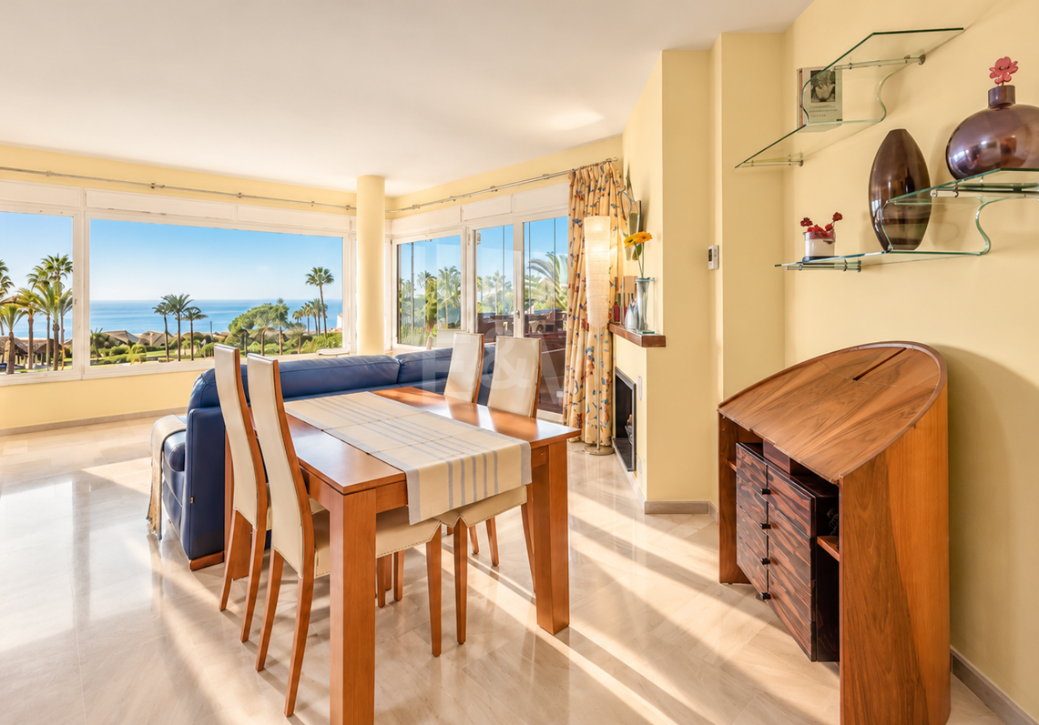 Wohnung in erster Strandlinie in Elviria, Marbella