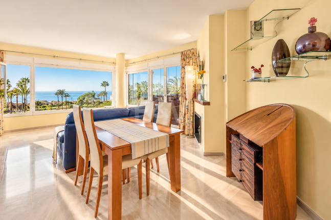 Wohnung in erster Strandlinie in Elviria, Marbella