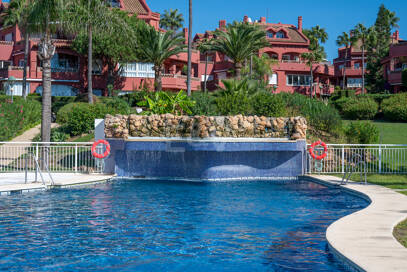 Wohnung in erster Strandlinie in Elviria, Marbella