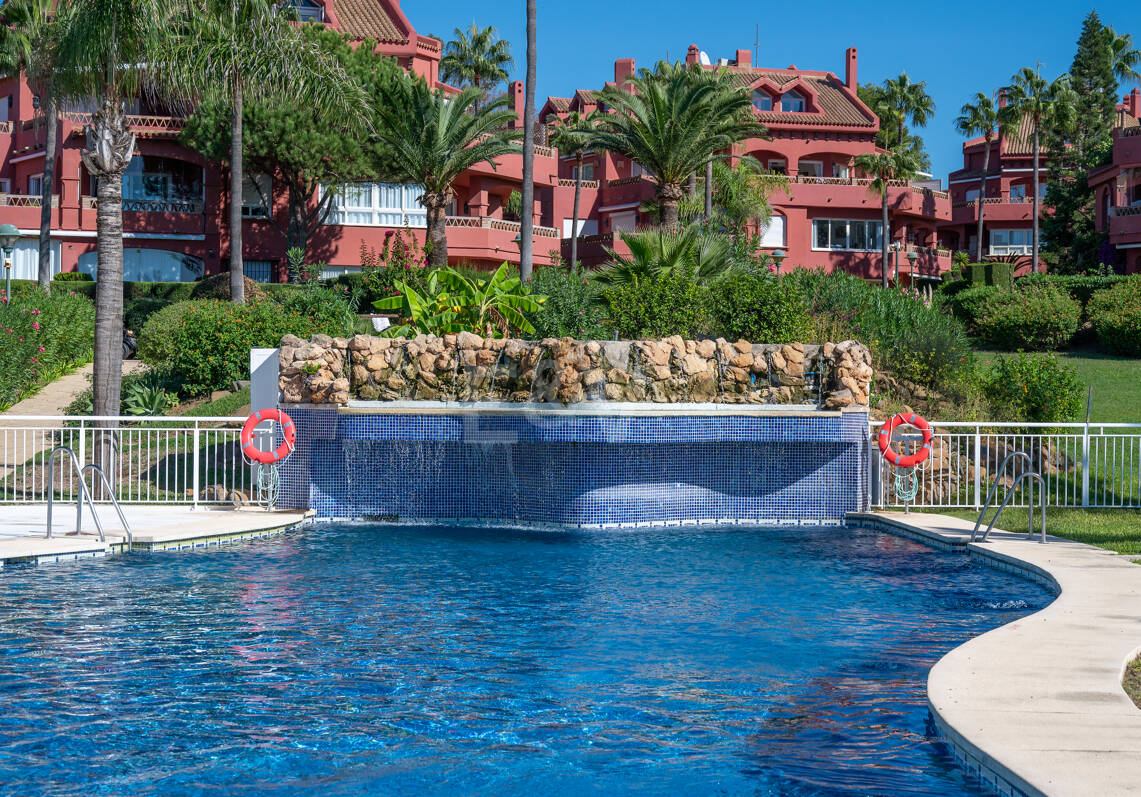 Wohnung in erster Strandlinie in Elviria, Marbella