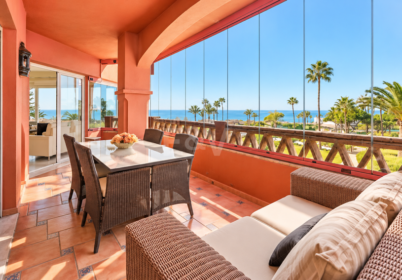 Wohnung in erster Strandlinie in Elviria, Marbella