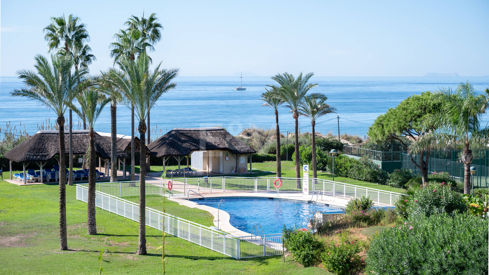 Wohnung in erster Strandlinie in Elviria, Marbella