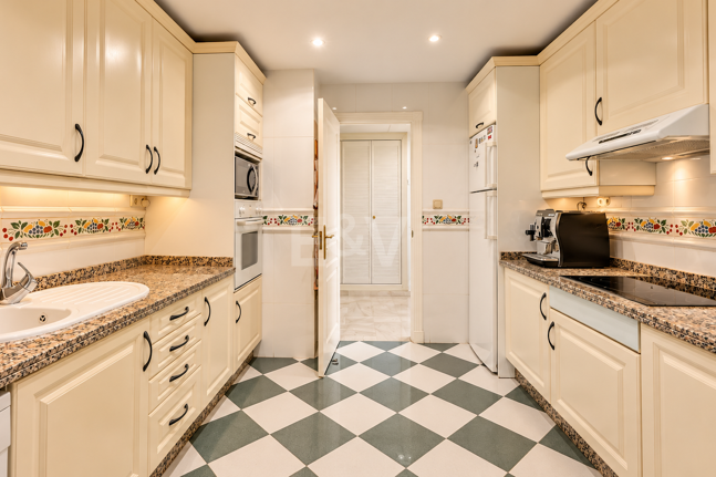 Wohnung in erster Strandlinie in Elviria, Marbella