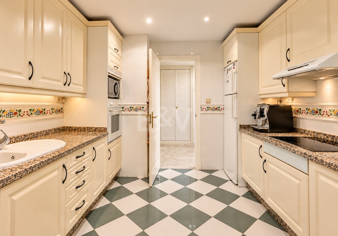 Wohnung in erster Strandlinie in Elviria, Marbella