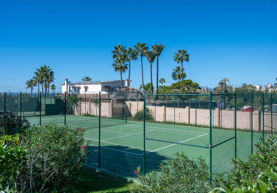Wohnung in erster Strandlinie in Elviria, Marbella