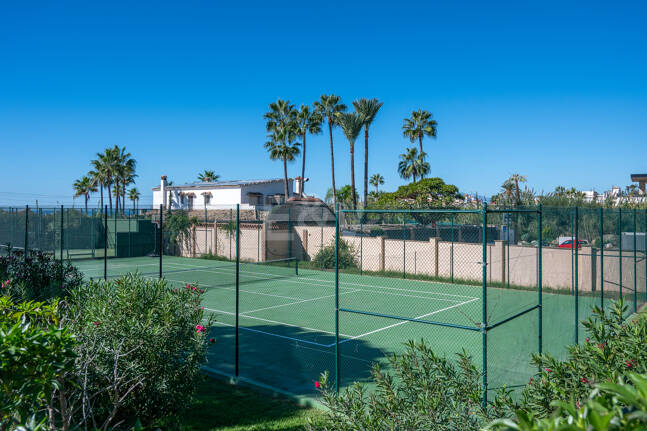 Wohnung in erster Strandlinie in Elviria, Marbella