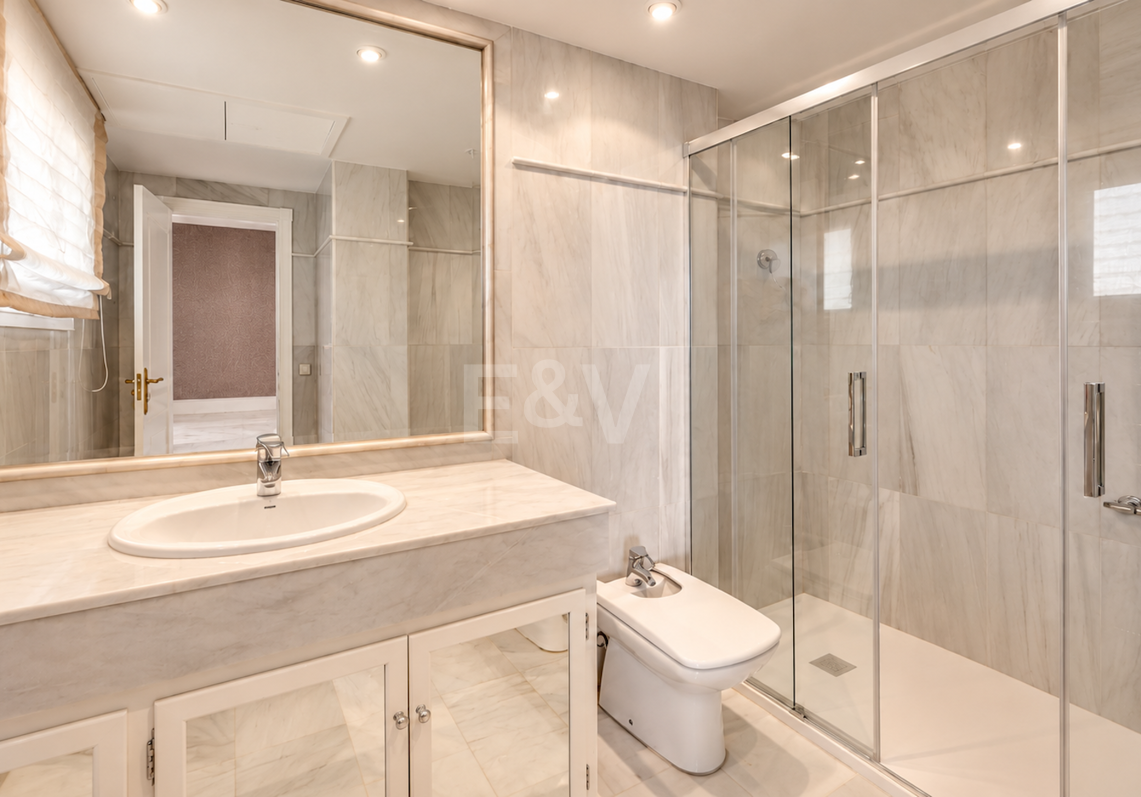 Wohnung in erster Strandlinie in Elviria, Marbella