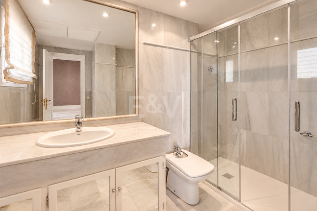 Wohnung in erster Strandlinie in Elviria, Marbella