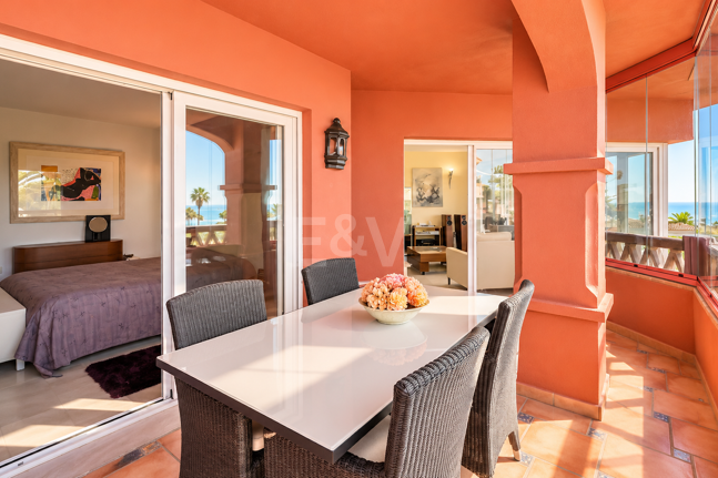 Wohnung in erster Strandlinie in Elviria, Marbella