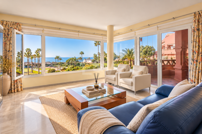 Wohnung in erster Strandlinie in Elviria, Marbella