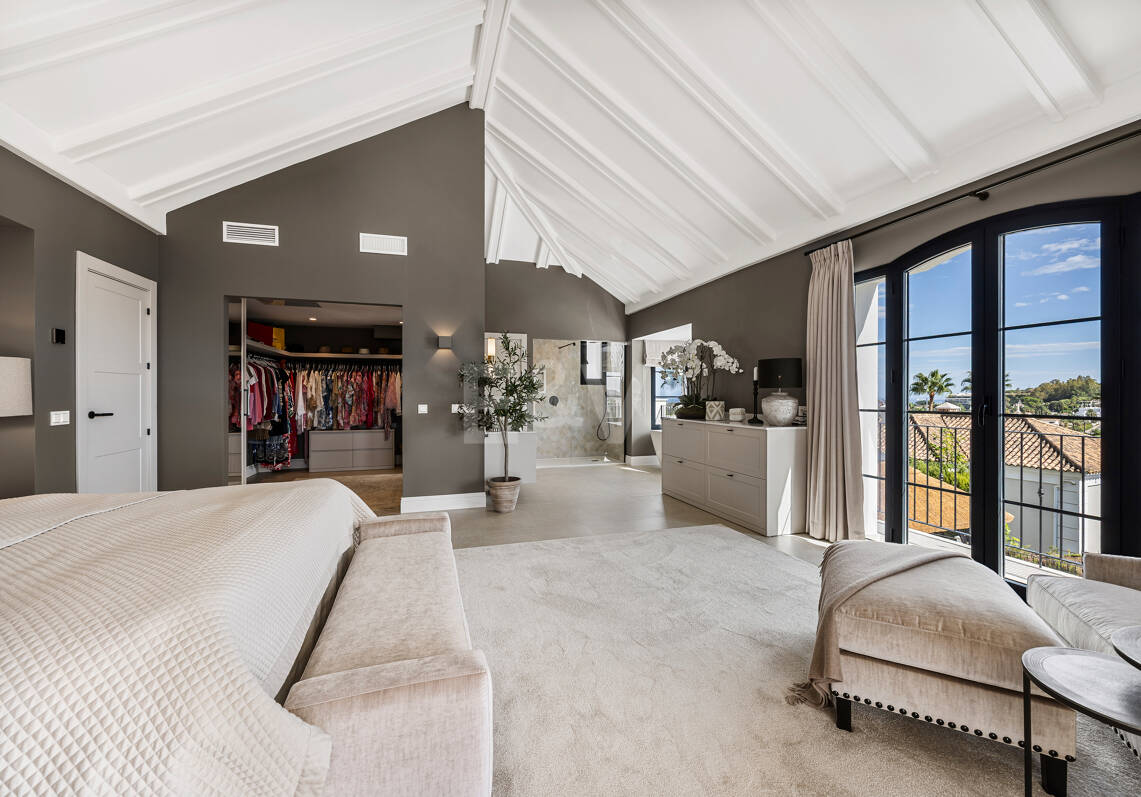 Villa excepcional con impresionantes vistas al mar y la montaña en Nueva Andalucía