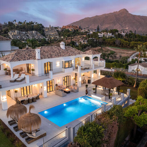 Villa excepcional con impresionantes vistas al mar y la montaña en Nueva Andalucía