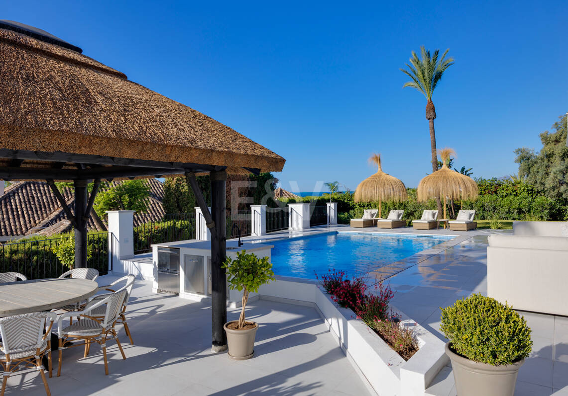 Villa excepcional con impresionantes vistas al mar y la montaña en Nueva Andalucía