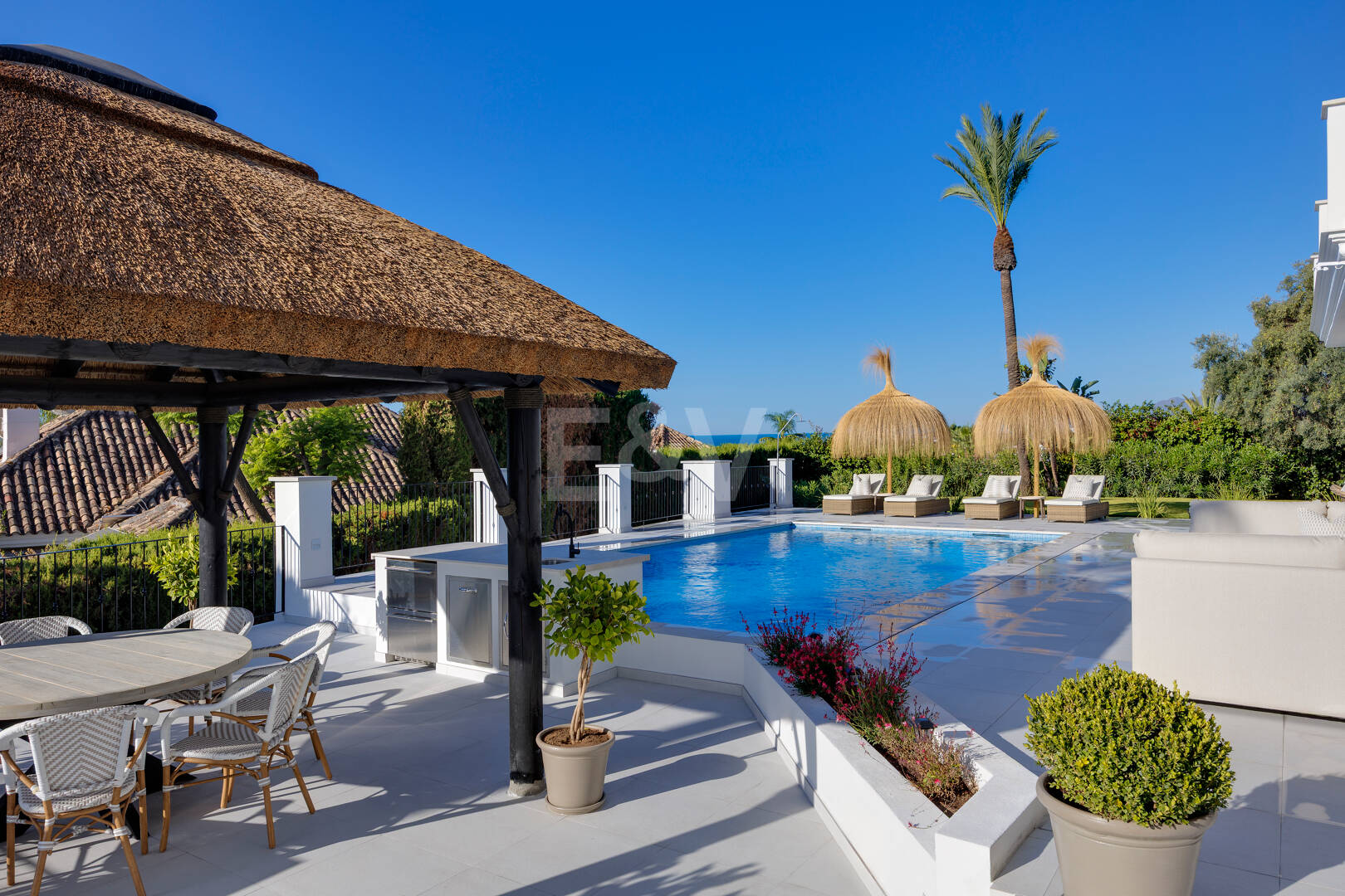 Villa excepcional con impresionantes vistas al mar y la montaña en Nueva Andalucía