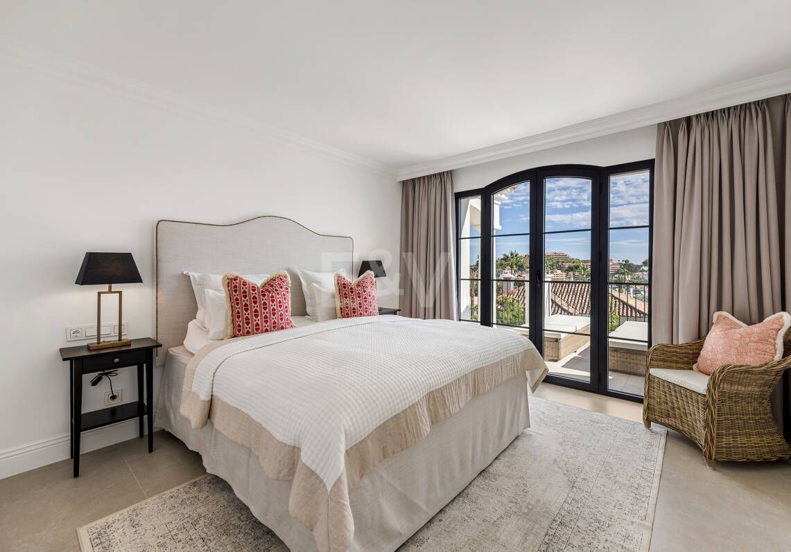 Villa excepcional con impresionantes vistas al mar y la montaña en Nueva Andalucía