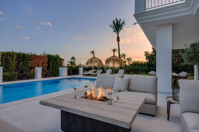 Villa excepcional con impresionantes vistas al mar y la montaña en Nueva Andalucía