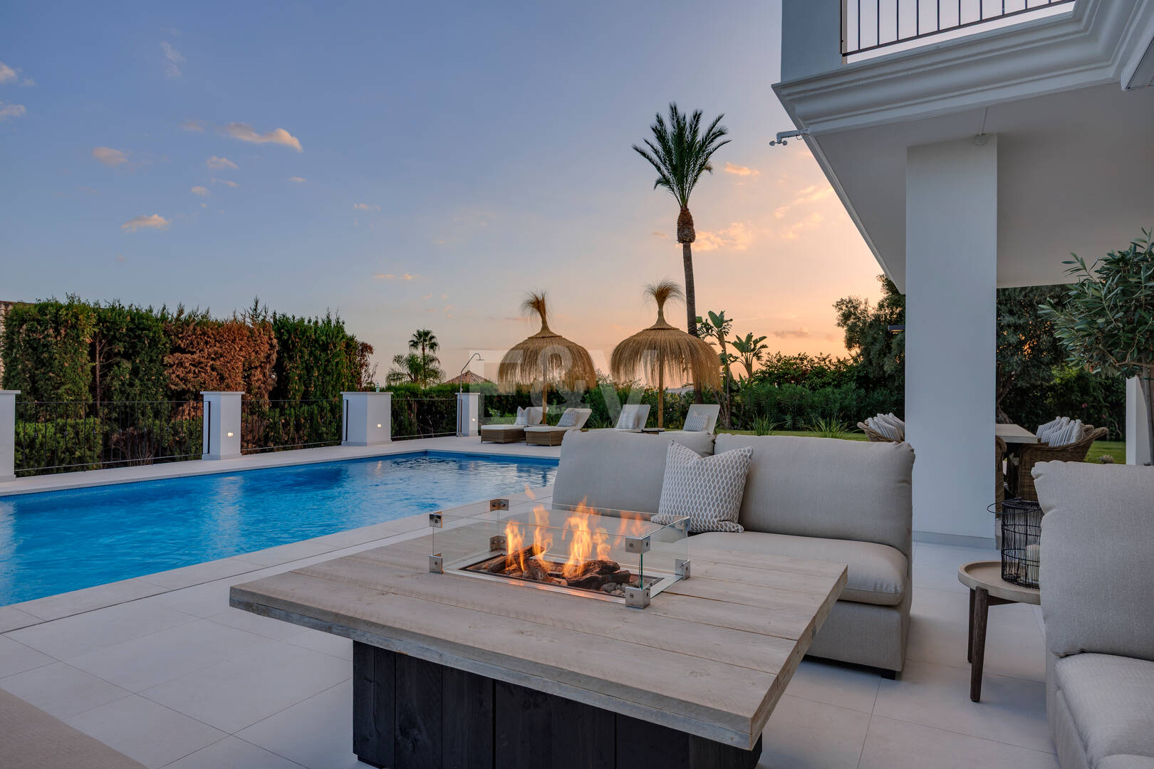 Villa excepcional con impresionantes vistas al mar y la montaña en Nueva Andalucía