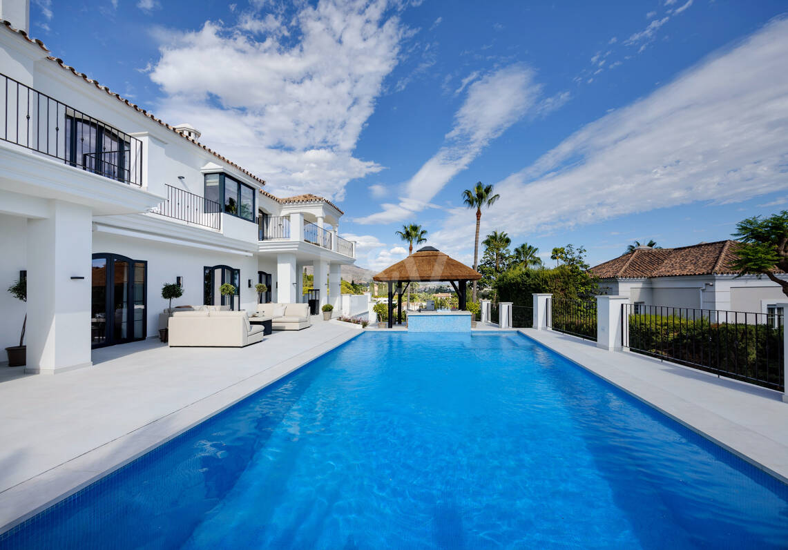 Villa excepcional con impresionantes vistas al mar y la montaña en Nueva Andalucía
