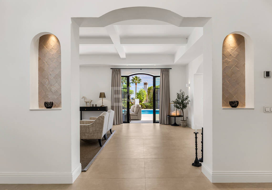 Villa excepcional con impresionantes vistas al mar y la montaña en Nueva Andalucía