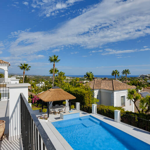 Villa excepcional con impresionantes vistas al mar y la montaña en Nueva Andalucía