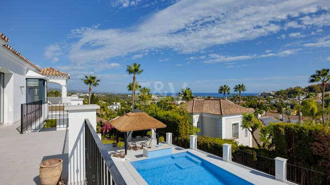 Villa excepcional con impresionantes vistas al mar y la montaña en Nueva Andalucía