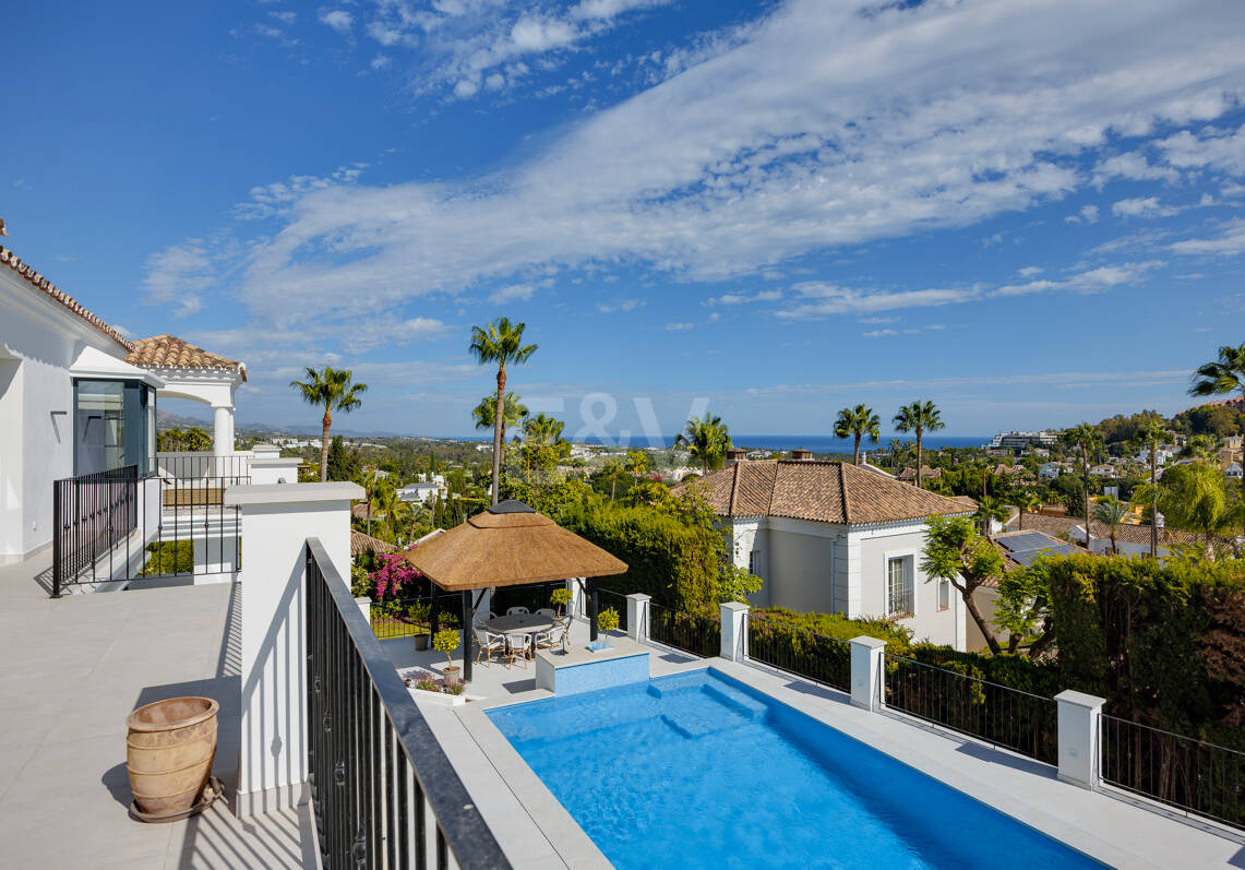 Villa excepcional con impresionantes vistas al mar y la montaña en Nueva Andalucía