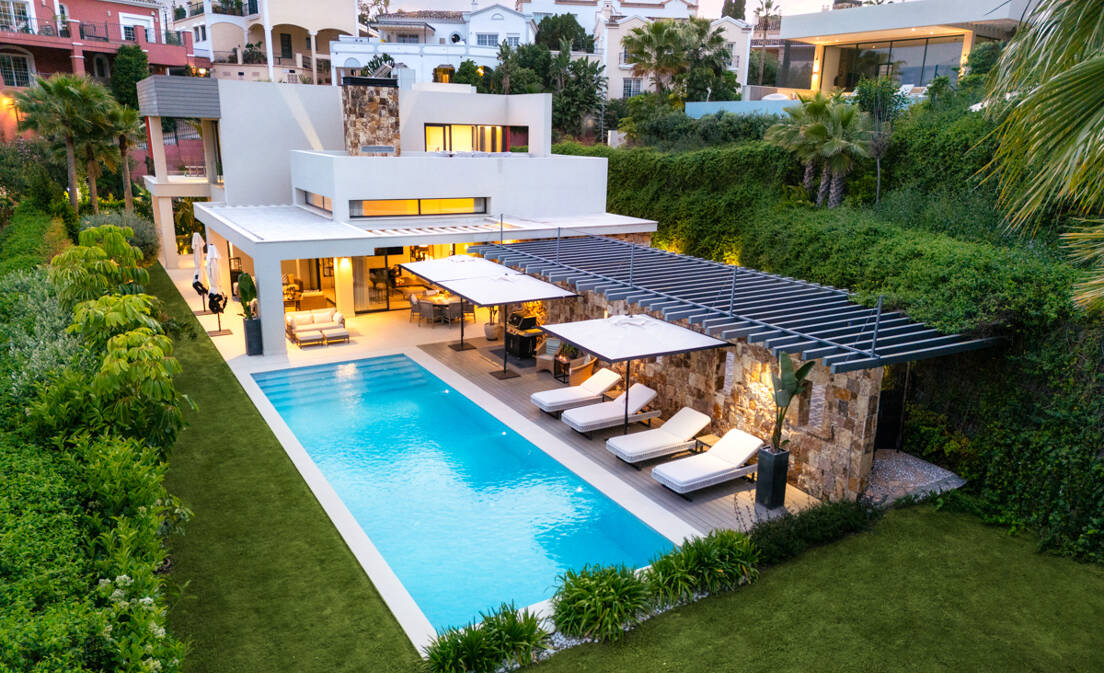 Villa à vendre en Nueva Andalucia, Marbella (Toutes les zones) avec 5 chambres, 5 salles de bains, intégré 2020 et...