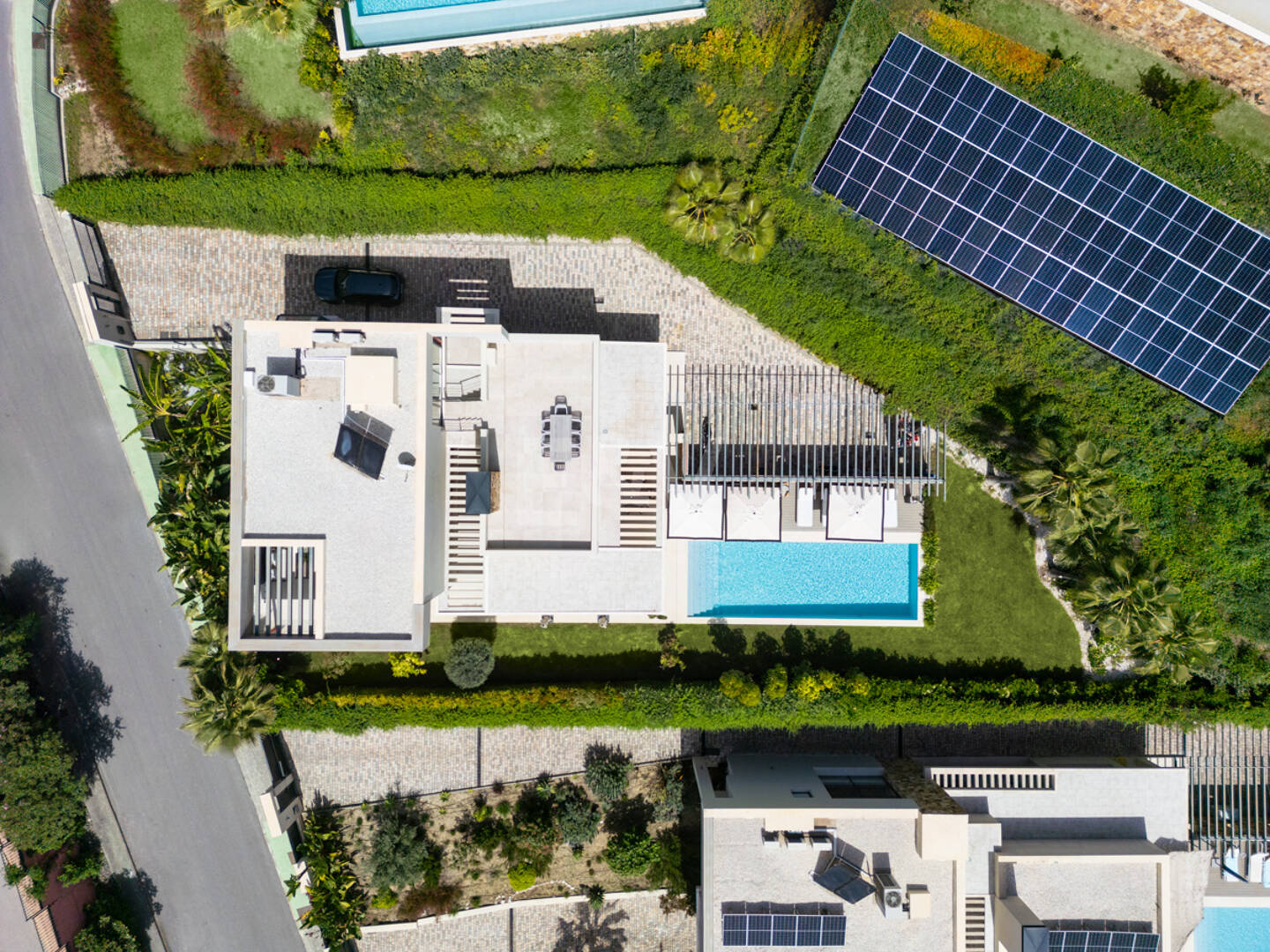 Villa de lujo contemporánea con vistas panorámicas al mar en Nueva Andalucía