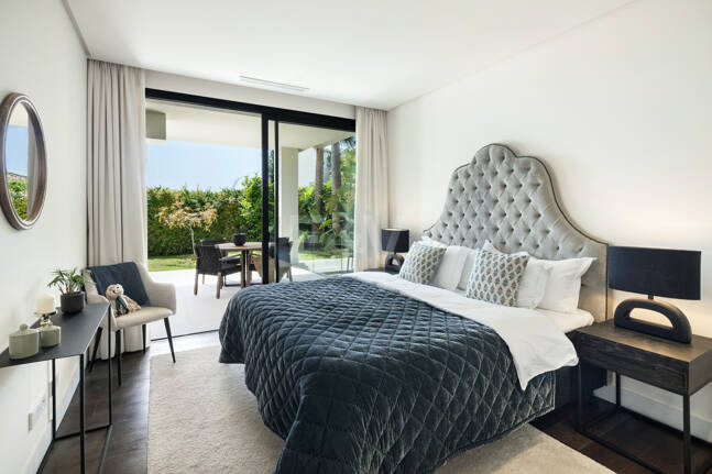 Villa de lujo contemporánea con vistas panorámicas al mar en Nueva Andalucía
