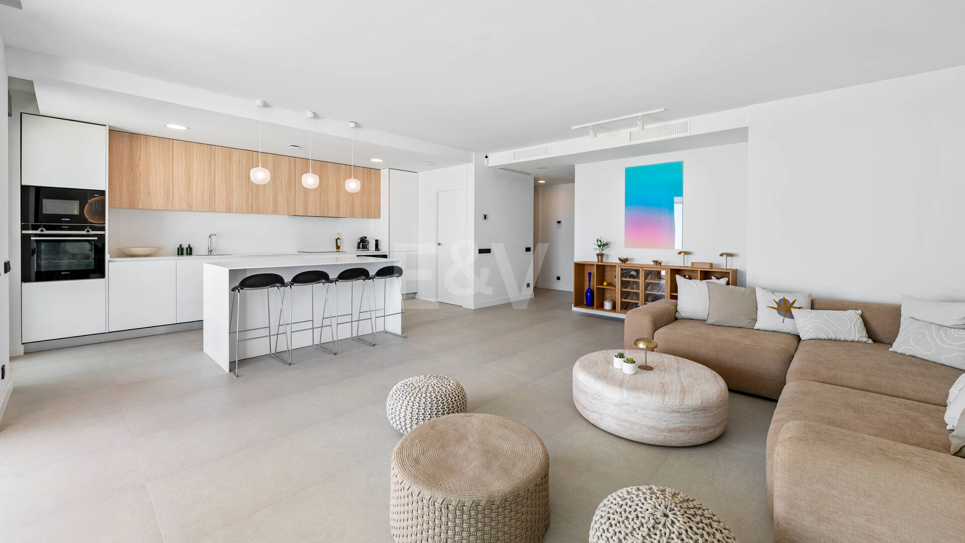 Apartamento Contemporáneo de 3 Dormitorios con Espectacular Terraza y Vistas al Mar en MedBlue, Altos de los Monteros