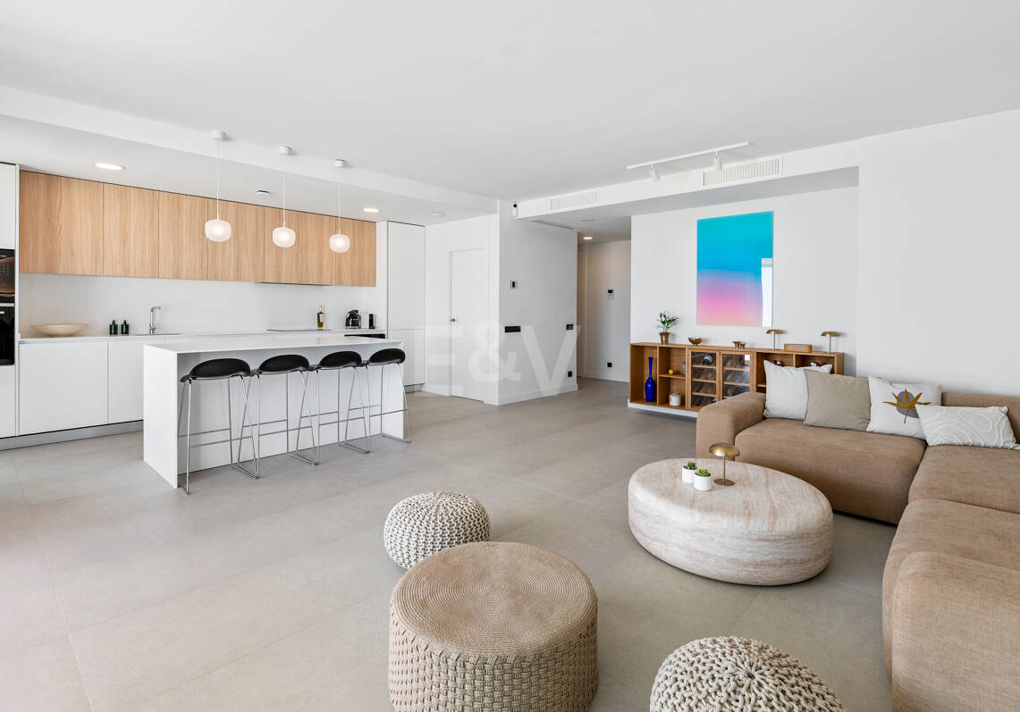 Apartamento Contemporáneo de 3 Dormitorios con Espectacular Terraza y Vistas al Mar en MedBlue, Altos de los Monteros