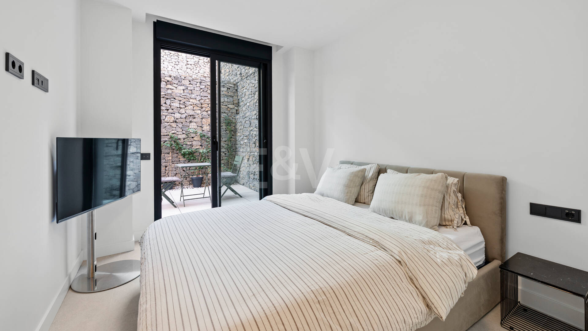 Apartamento Contemporáneo de 3 Dormitorios con Espectacular Terraza y Vistas al Mar en MedBlue, Altos de los Monteros
