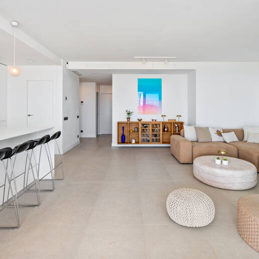 Apartamento Contemporáneo de 3 Dormitorios con Espectacular Terraza y Vistas al Mar en MedBlue, Altos de los Monteros
