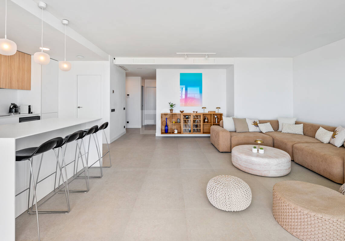 Apartamento Contemporáneo de 3 Dormitorios con Espectacular Terraza y Vistas al Mar en MedBlue, Altos de los Monteros