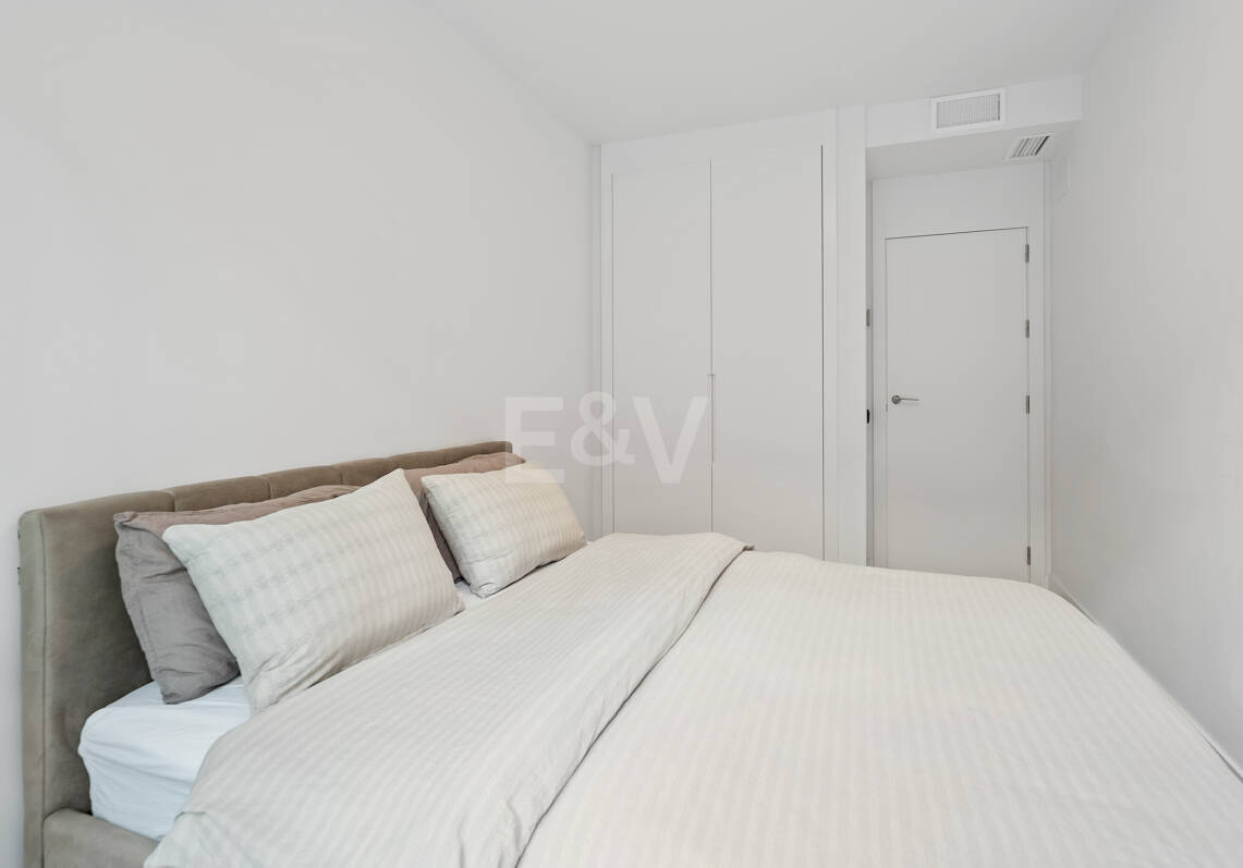 Apartamento Contemporáneo de 3 Dormitorios con Espectacular Terraza y Vistas al Mar en MedBlue, Altos de los Monteros
