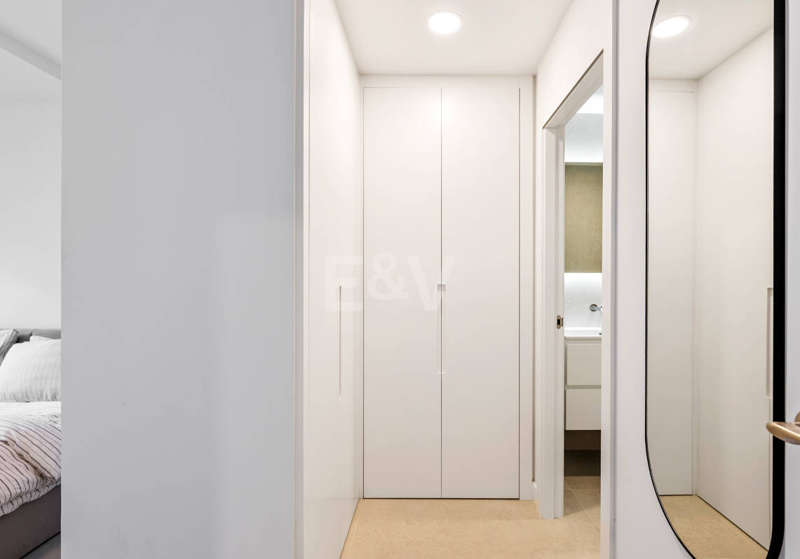 Apartamento Contemporáneo de 3 Dormitorios con Espectacular Terraza y Vistas al Mar en MedBlue, Altos de los Monteros