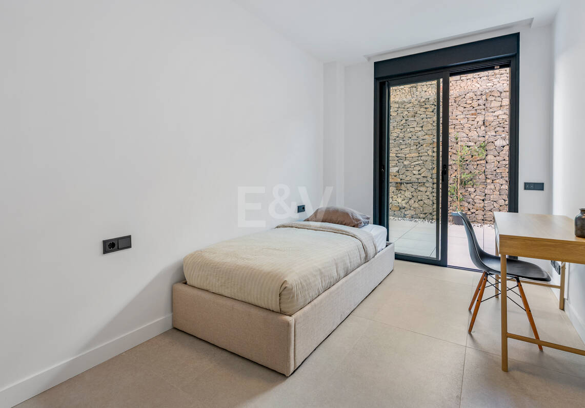 Apartamento Contemporáneo de 3 Dormitorios con Espectacular Terraza y Vistas al Mar en MedBlue, Altos de los Monteros