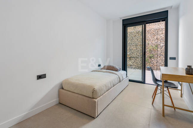 Apartamento Contemporáneo de 3 Dormitorios con Espectacular Terraza y Vistas al Mar en MedBlue, Altos de los Monteros
