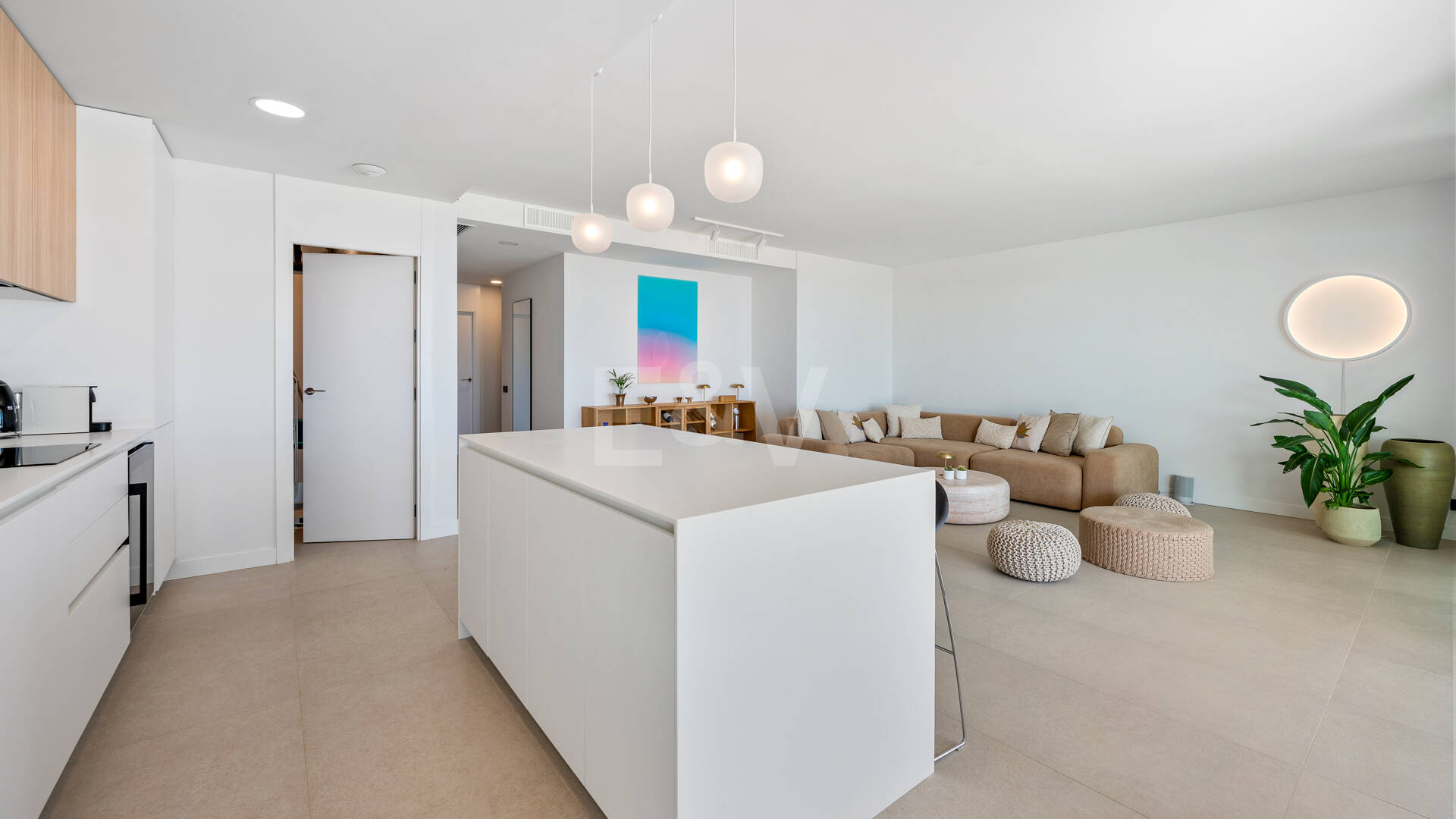 Apartamento Contemporáneo de 3 Dormitorios con Espectacular Terraza y Vistas al Mar en MedBlue, Altos de los Monteros