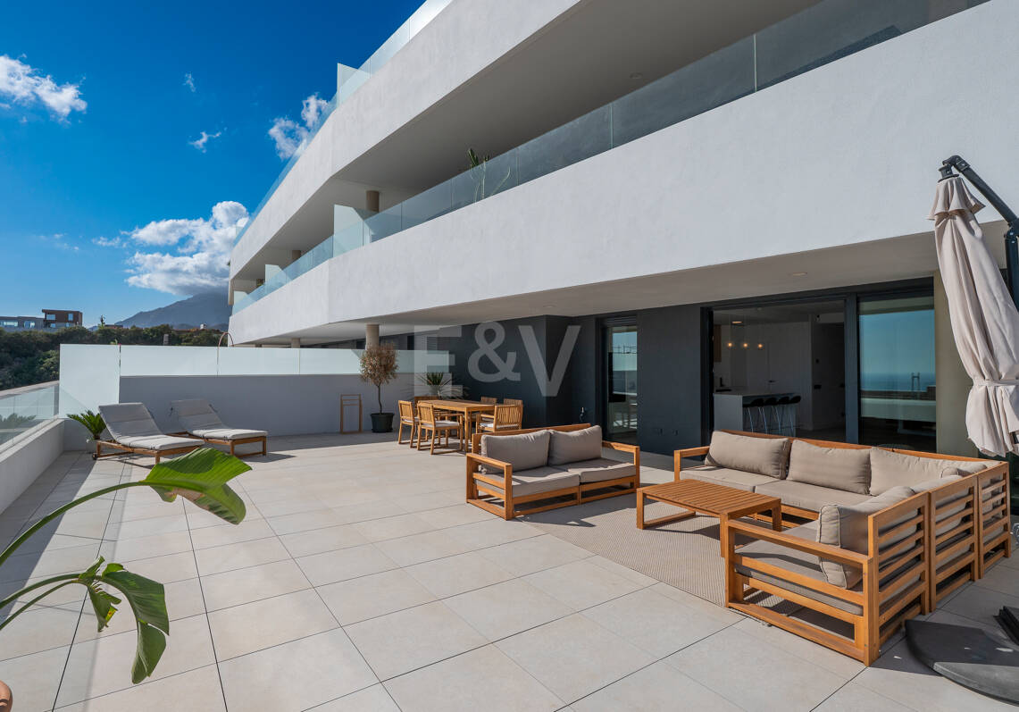 Apartamento Contemporáneo de 3 Dormitorios con Espectacular Terraza y Vistas al Mar en MedBlue, Altos de los Monteros