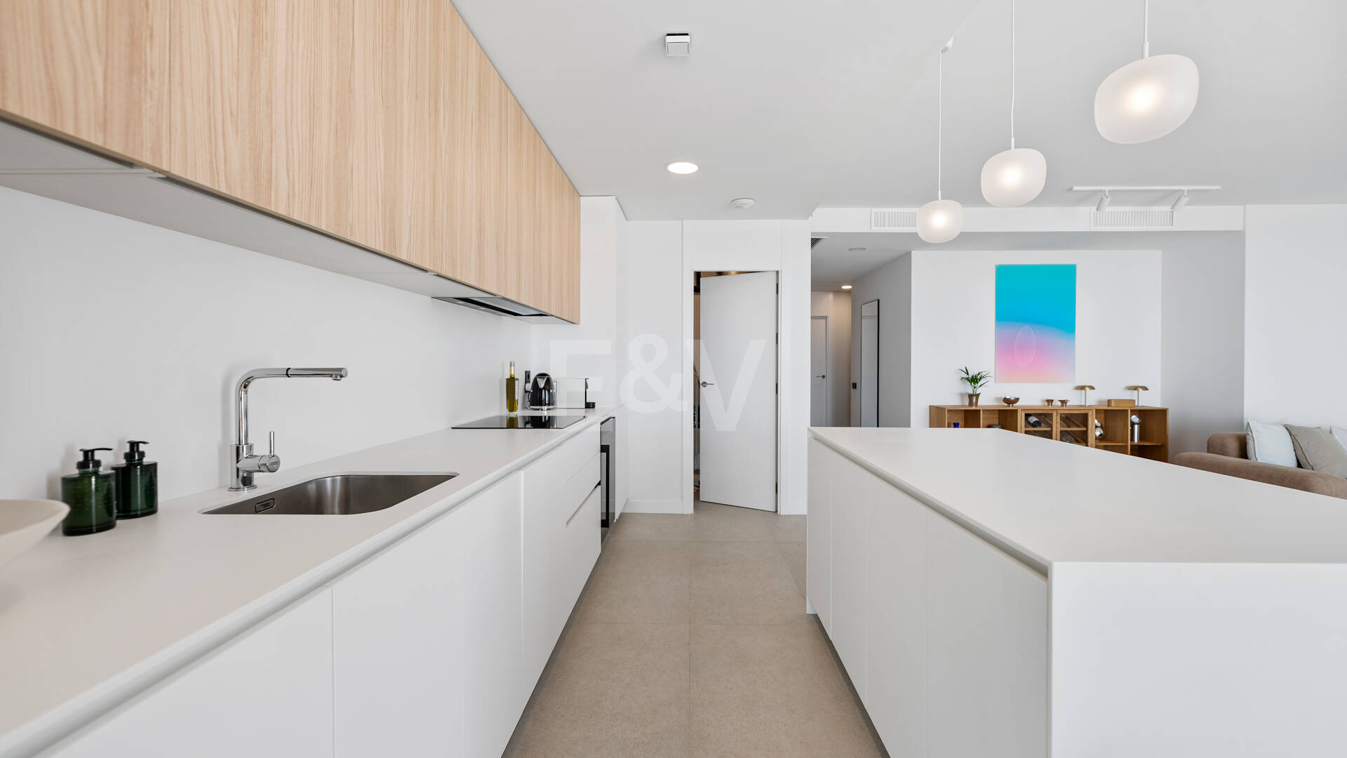 Apartamento Contemporáneo de 3 Dormitorios con Espectacular Terraza y Vistas al Mar en MedBlue, Altos de los Monteros