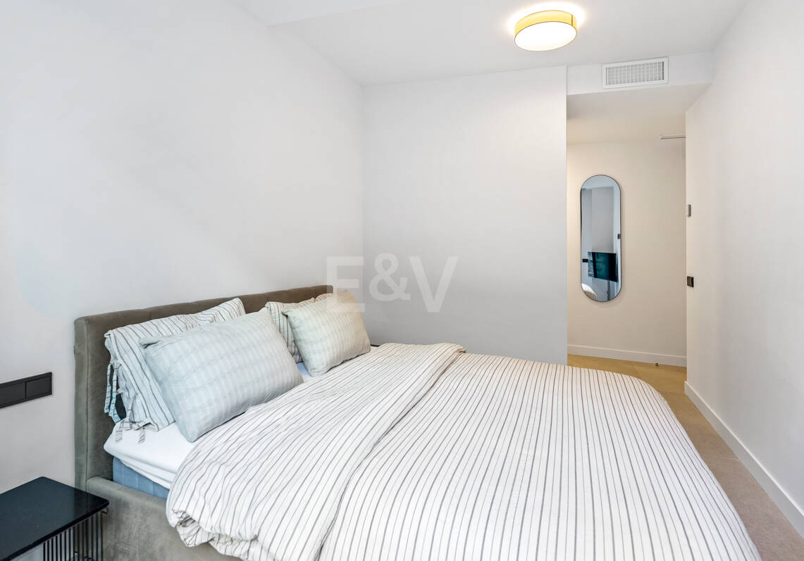 Apartamento Contemporáneo de 3 Dormitorios con Espectacular Terraza y Vistas al Mar en MedBlue, Altos de los Monteros