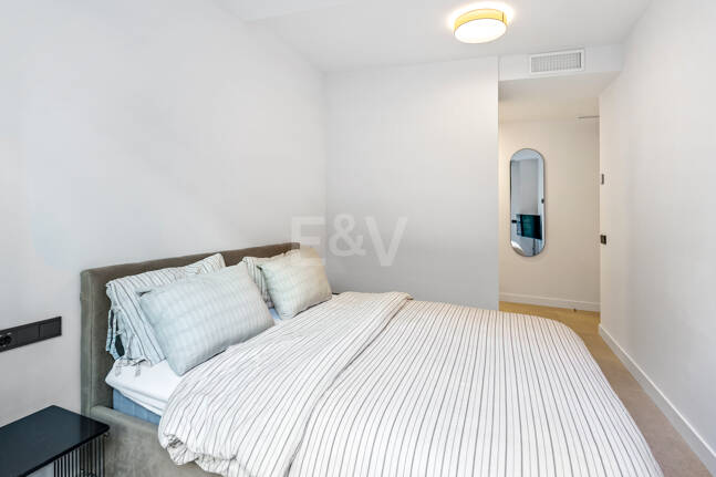 Apartamento Contemporáneo de 3 Dormitorios con Espectacular Terraza y Vistas al Mar en MedBlue, Altos de los Monteros