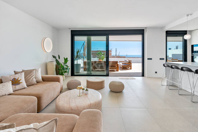 Apartamento Contemporáneo de 3 Dormitorios con Espectacular Terraza y Vistas al Mar en MedBlue, Altos de los Monteros
