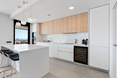 Apartamento Contemporáneo de 3 Dormitorios con Espectacular Terraza y Vistas al Mar en MedBlue, Altos de los Monteros