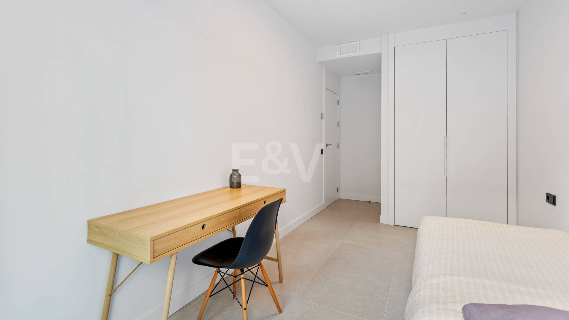 Apartamento Contemporáneo de 3 Dormitorios con Espectacular Terraza y Vistas al Mar en MedBlue, Altos de los Monteros