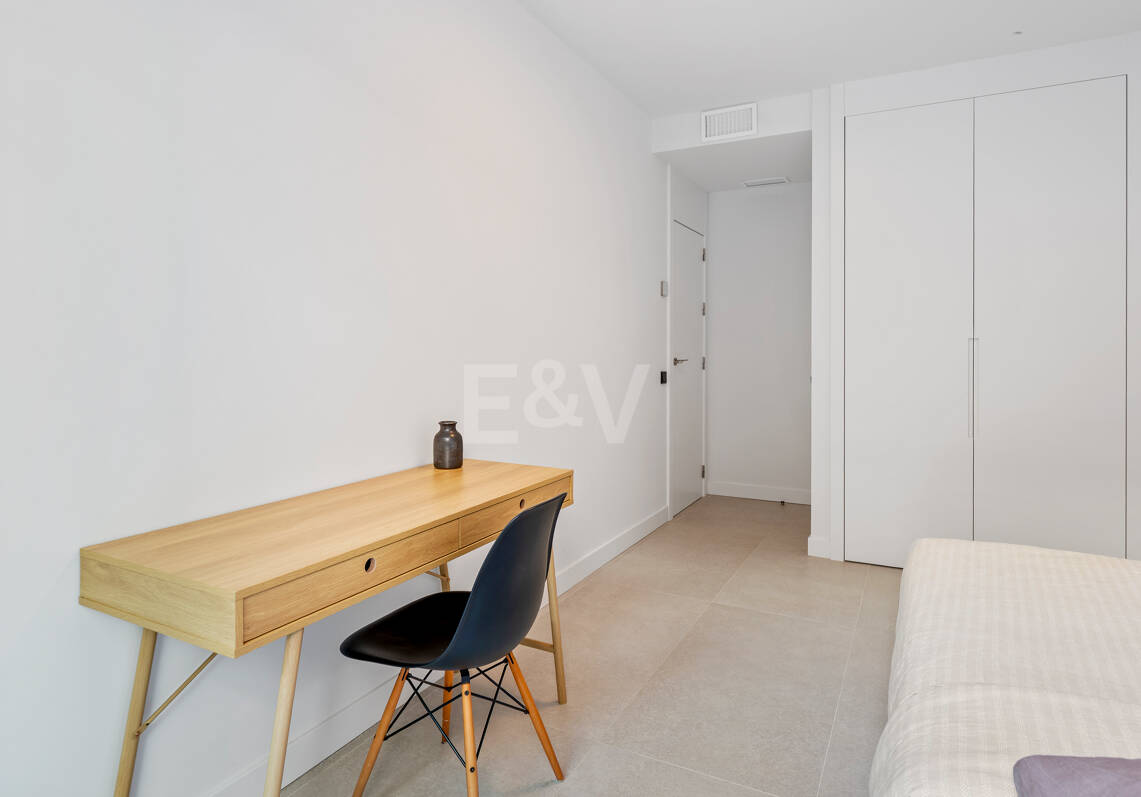 Apartamento Contemporáneo de 3 Dormitorios con Espectacular Terraza y Vistas al Mar en MedBlue, Altos de los Monteros