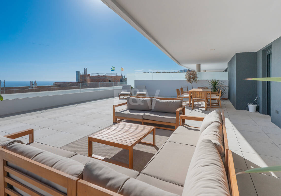 Apartamento Contemporáneo de 3 Dormitorios con Espectacular Terraza y Vistas al Mar en MedBlue, Altos de los Monteros