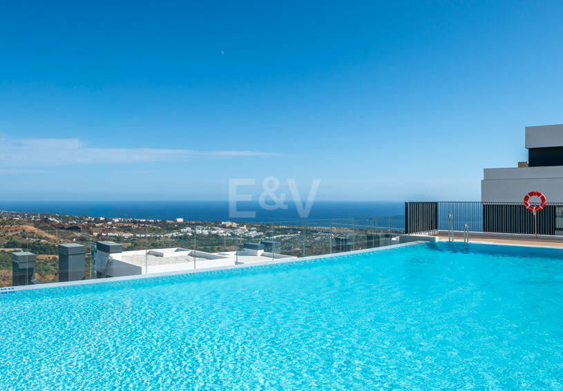 Apartamento Contemporáneo de 3 Dormitorios con Espectacular Terraza y Vistas al Mar en MedBlue, Altos de los Monteros