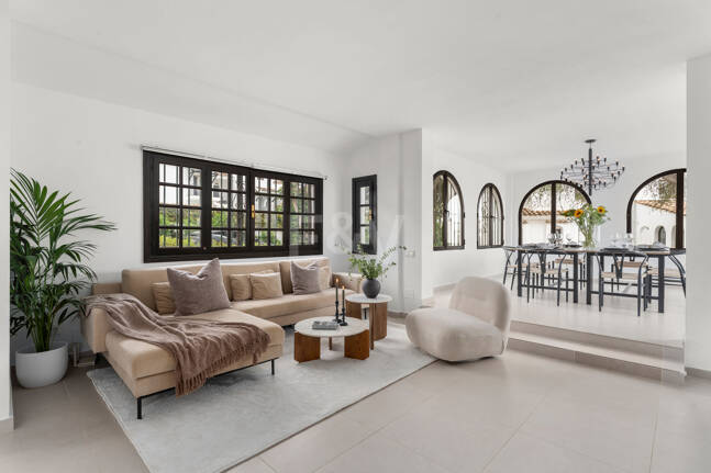 Skandy-Stil-Apartment mit Touristenlizenz und Meerblick von der Dachterrasse in Aldea Blanca, Nueva Andalucía